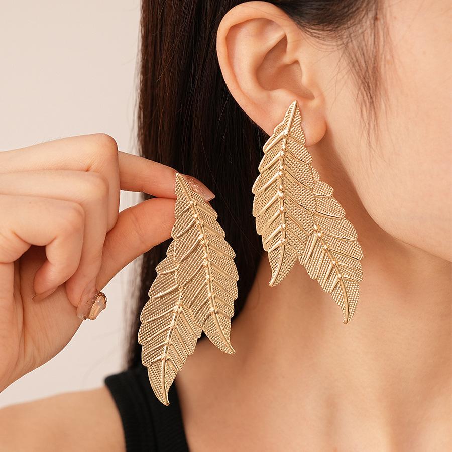 European and American Jewelry Simulation Leaf Leaf Gold Stud Earrings Fashion Simple Niche High Temperament Earrings