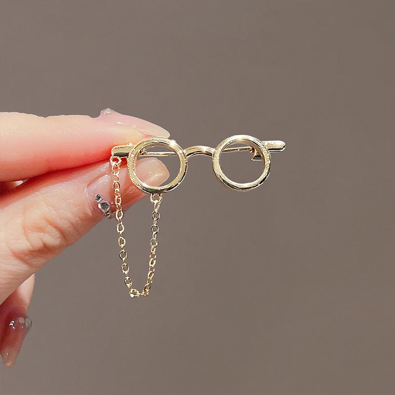 Elegant Cartoon Brooch: Women's High-End Cute Corsage Pin