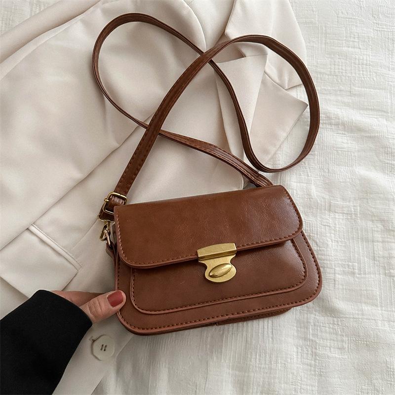 

This year s popular women s small square bag 2024 winter new bag women s fashion oblique span bag casual commuter shoulder bag світло-коричневого кольору