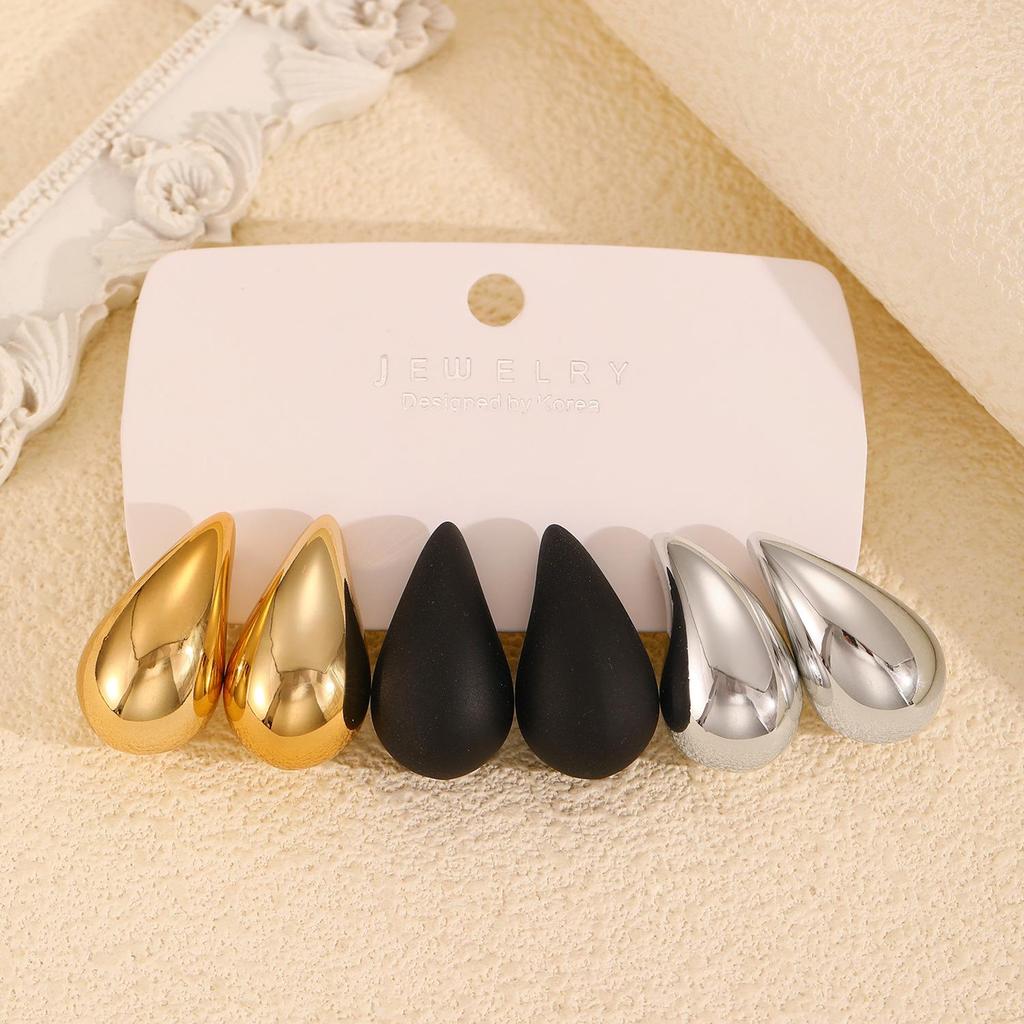 Elegant Geometric Gold Circle Earrings Set - Bold, Creative Design