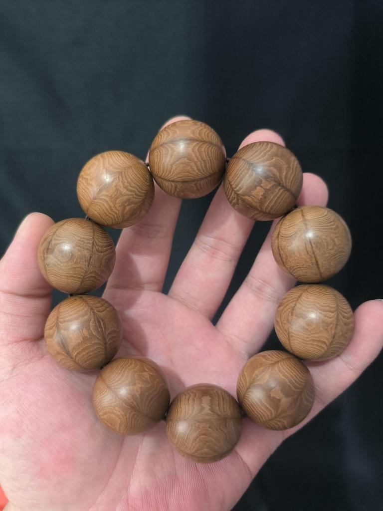 Premium 20-Bead Dragon-Subduing Wood Bracelet – Natural Full-Grain Material with Clear Pattern Prayer Beads.
