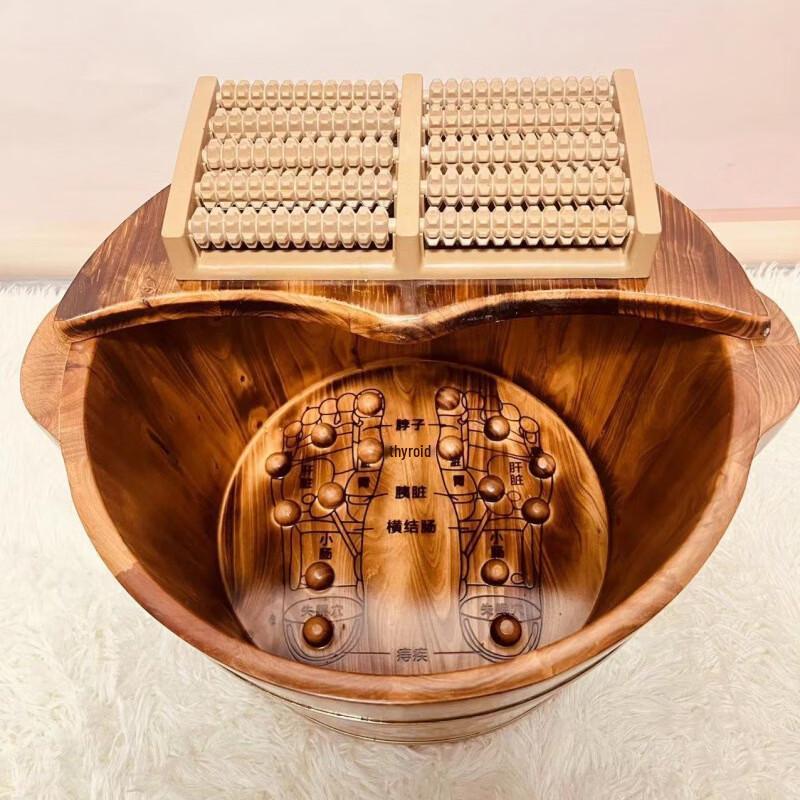 Voetbad van cipressenhout met deksel en massagefunctie.