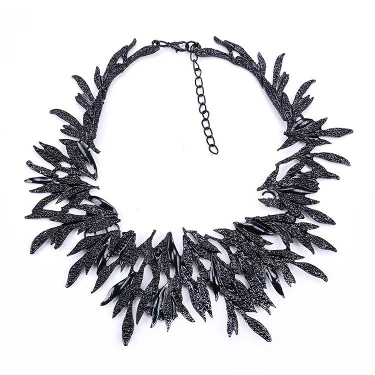 European American Retro Exaggerated Statement Necklace Fashion Design Sense Clavicle Chain Women Stylish Jewelry Accessories чёрный