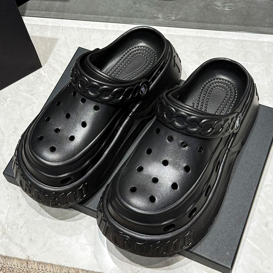 Fashion Hole Shoes for Women Indoor Outdoor Thick Bottom Soft Sole Comfortable Non Slip Slides Student Summer Beach Slippers