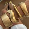 Store Tunge Brede Metall Armbånd for Kvinner Gullfarge Åpen Mansjett Tykk Uregelmessig Bølge Armbånd Smykker