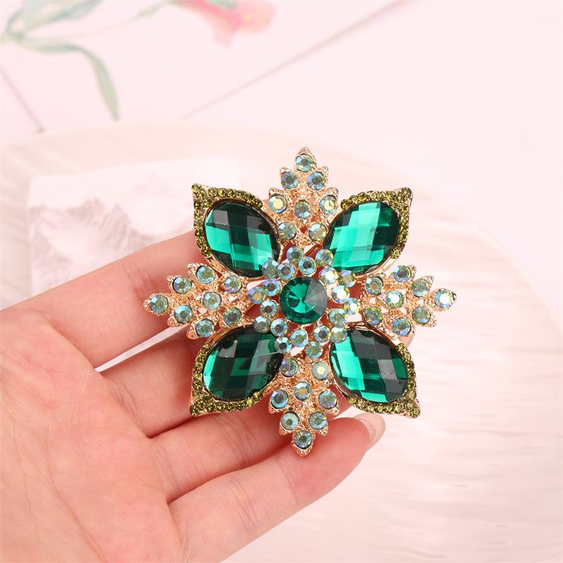 Heiß verkaufende Retro-Brosche Trend Luxuriöse Atmosphärische Anstecknadel Persönlichkeit Temperament Brosche Elegante Brosche