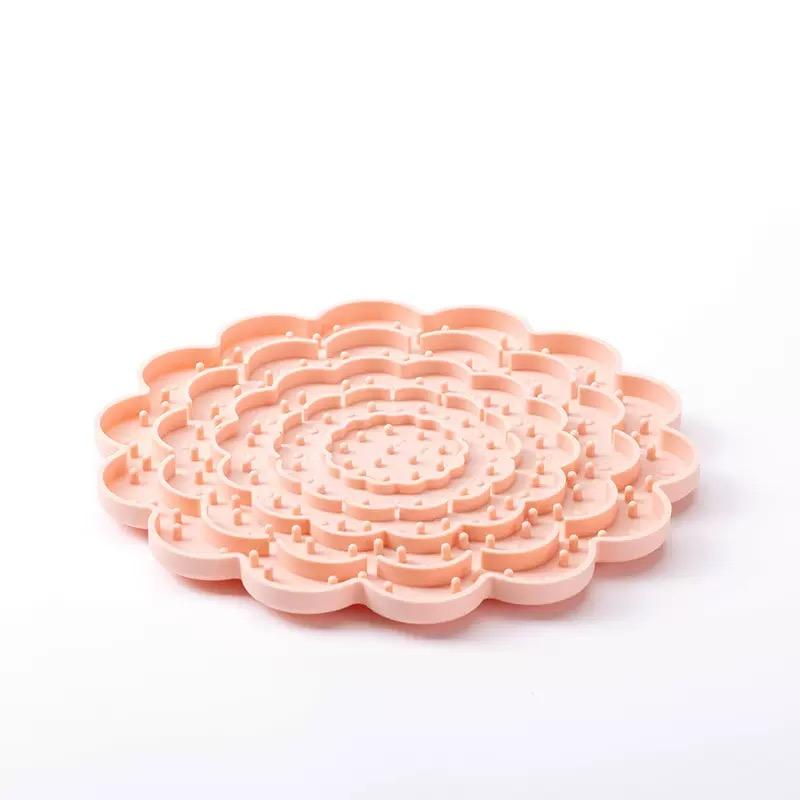 1pc Sunflower Pet Licking Pad Silicone Pet Slow Food Tableware Bowl Suction Cup Dog Licking Pad Slow Food Pad