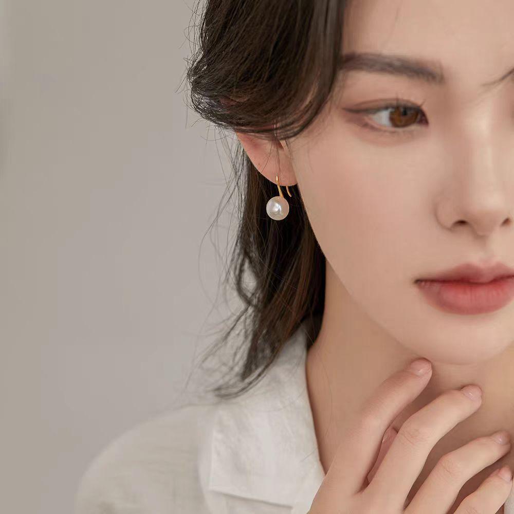7-8mm Bread-Shaped Freshwater Pearl Earrings with S925 Silver & Gold Two-Tone High Heel Ear Hooks Gold