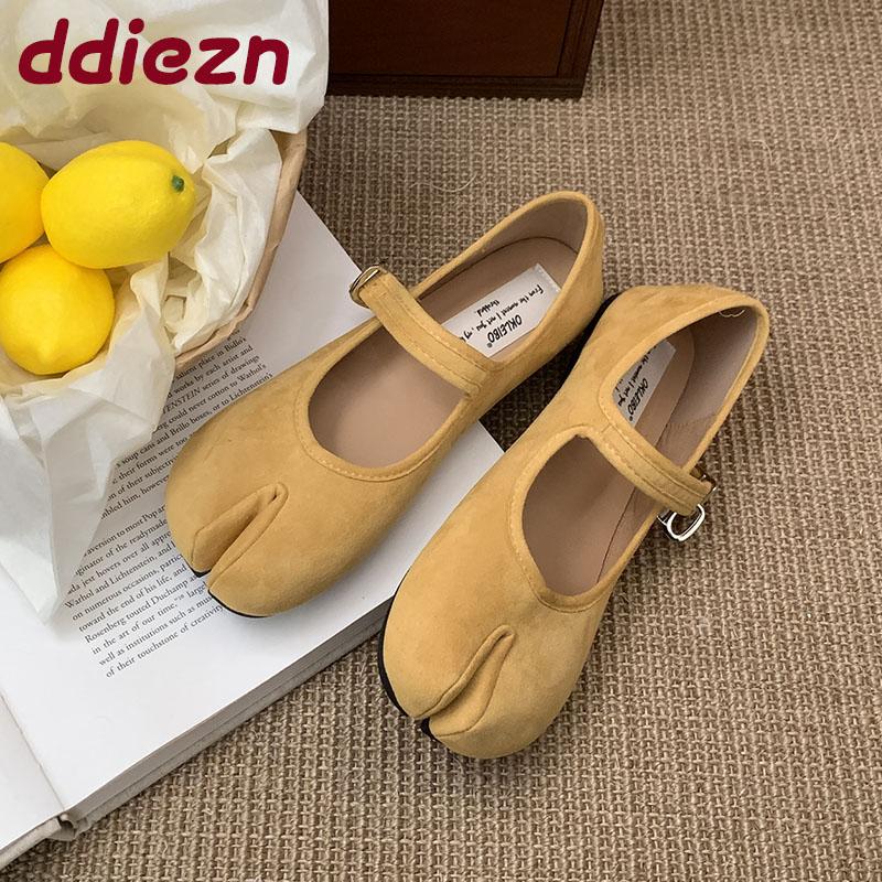 Fashion Female Buckle Strap Women Mary Janes Flats Shoes Shallow Footwear Fashion Strange Toe Ladies Flats Lolita Shoes