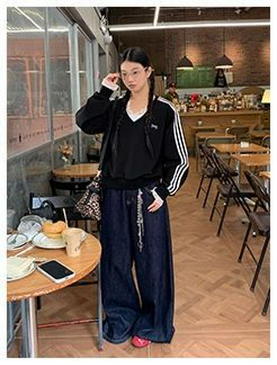 Early Autumn Retro V-Neck Black Hoodie with Bow and Three Stripes