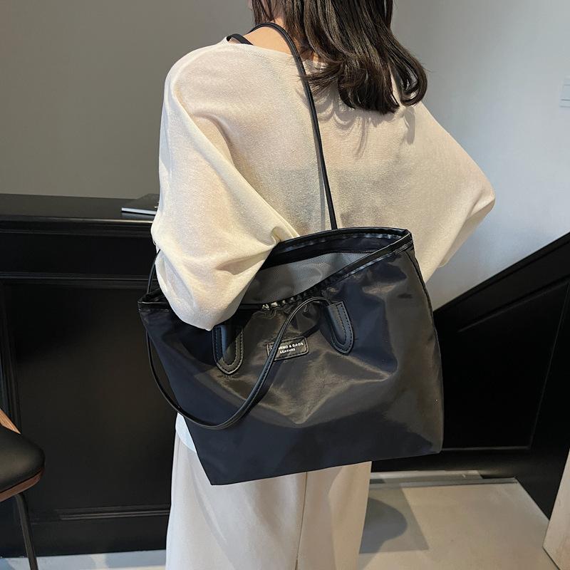 Bags Women's Large Capacity 2025 New Casual Trend Niche Design Shoulder Bag Cloth Bag Simple Commuter Tote Bag