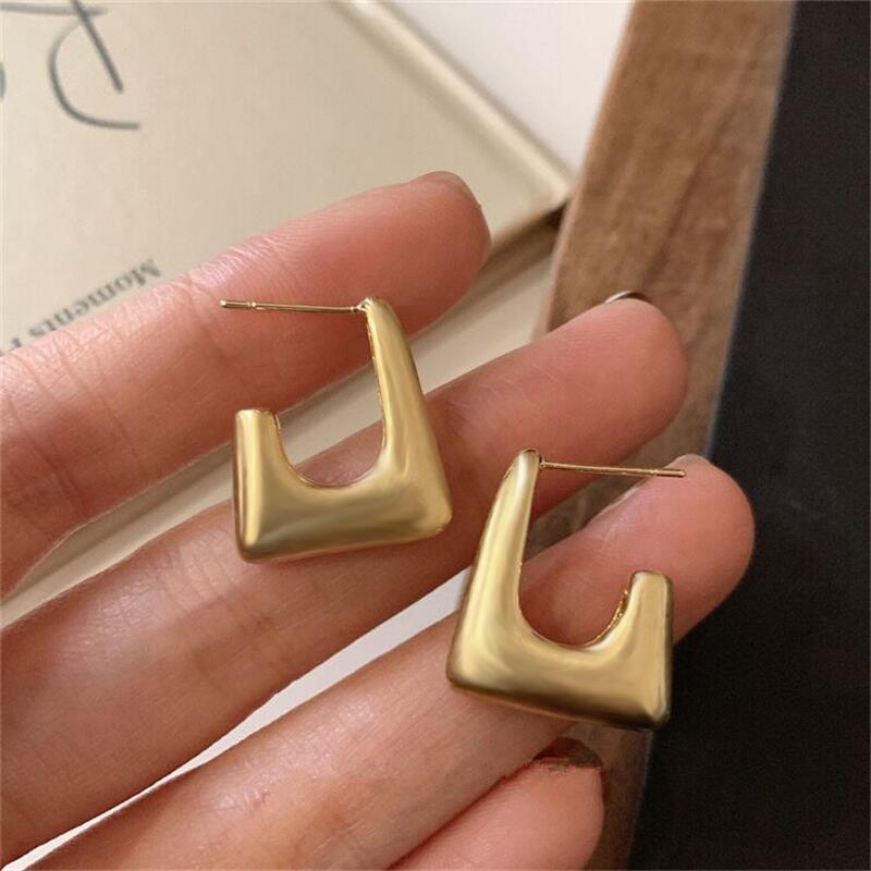 

Square Women s Stud Earrings
