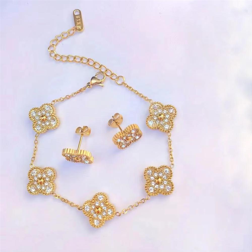 Clover Iced Out Zircon Anti Non Tarnish Free Stainless Steel Waterproof Fashion Jewelry Bracelets Necklaces Earrings Ringfs Set