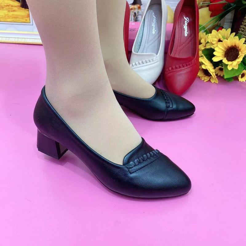 Leather Low-heeled Single Shoes Women's 2025 New Versatile Comfortable Shallow Pointed Small Leather Shoes Fashion Trend Middle-aged Heels