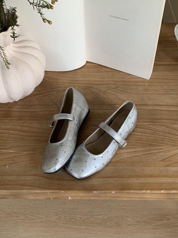 Inner heightening version retro gypsy star riveted ballet single shoes women's spring and autumn one-word buckle with shallow mouth Mary Jane shoes
