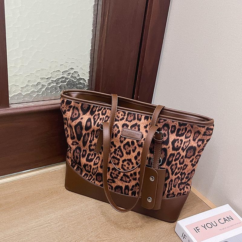 

Leopard print bag women s large-capacity new autumn and winter matte retro shoulder bag versatile commuter tote bag