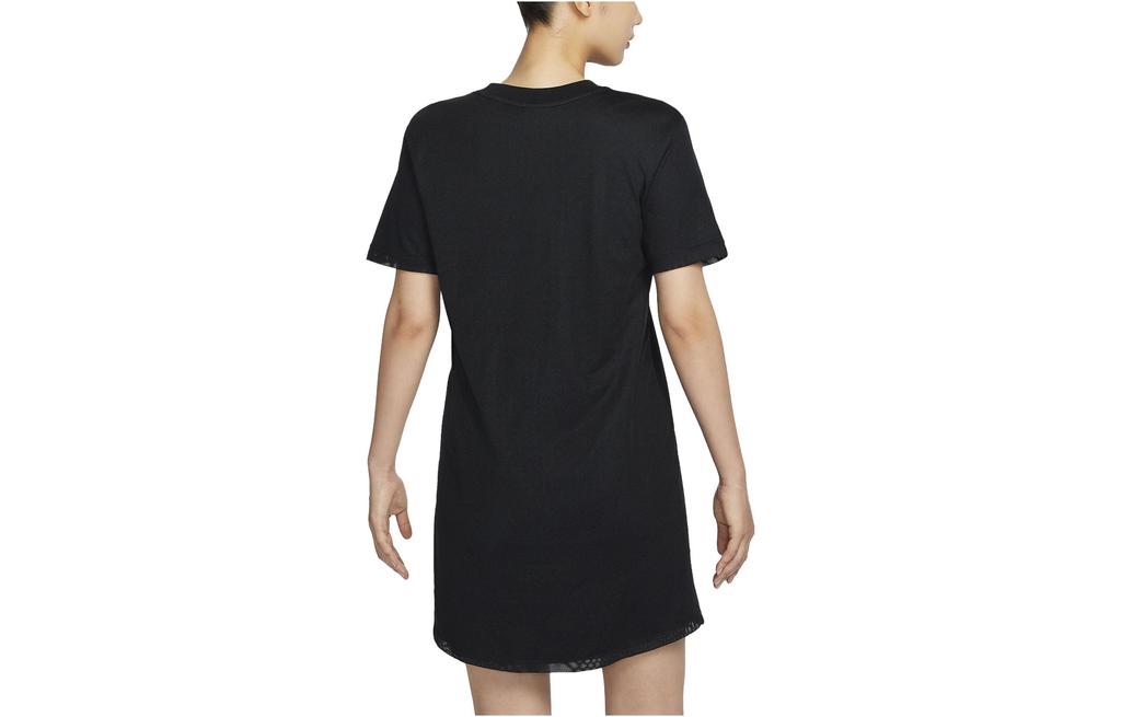 Nike T Shirts Women's Black Crew Neck Moderate Straight Fit FB8342-010