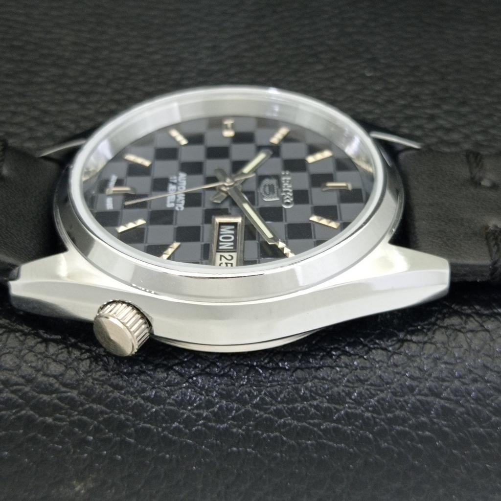 MENS VINTAGE SEIKO 5 AUTOMATIC REFURBISHED JAPAN BLACK DIAL WATCH A440428-4 Sk-a440428