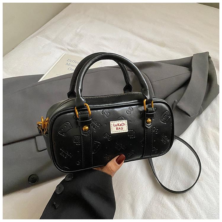 Fashion niche portable Boston bag women's 2025 new foreign retro commuter bag super fire shoulder messenger bag