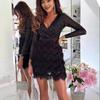 Dámské mini šaty s výstřihem do V, dlouhým rukávem a lemem z flitrů a peří, elegantní společenské bodycon šaty