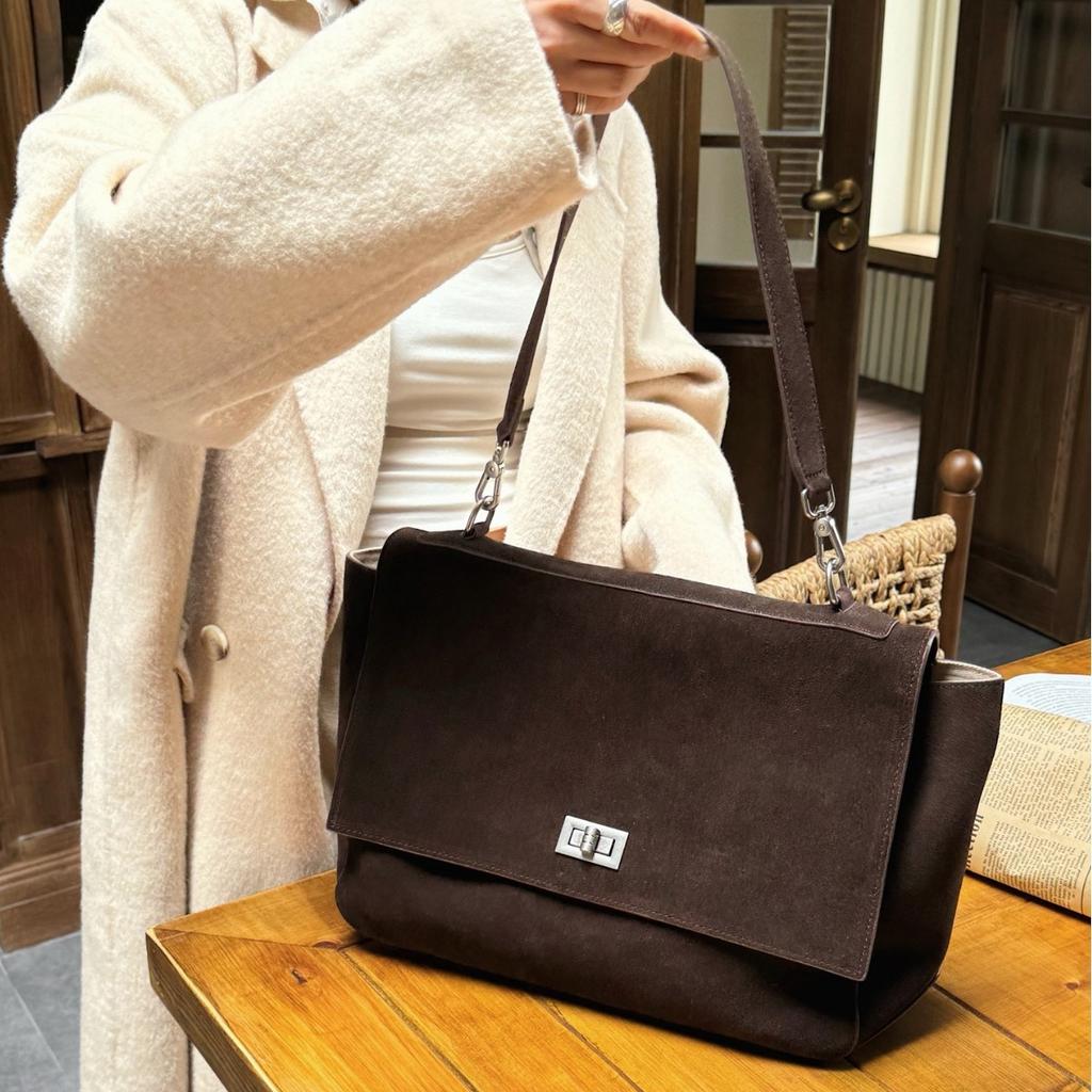 Koreanische Version der neuen matten Rindsleder-Tragetasche 2025 mit großem Fassungsvermögen, Überschlag und Schloss, Umhängetasche