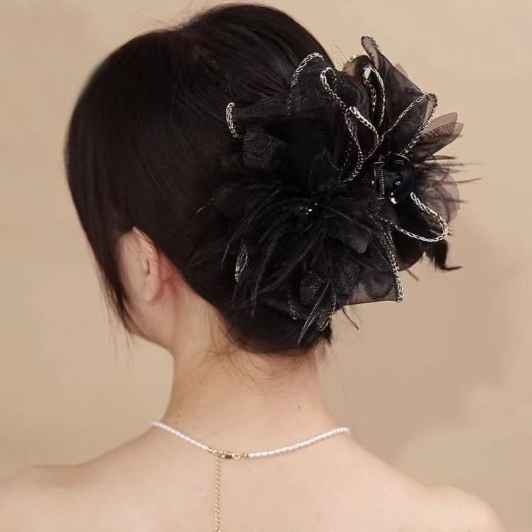 Duży kwiatowy klips ze piór dla kobiet - Wysokiej klasy, przesadny objętościowo dodatek do włosów