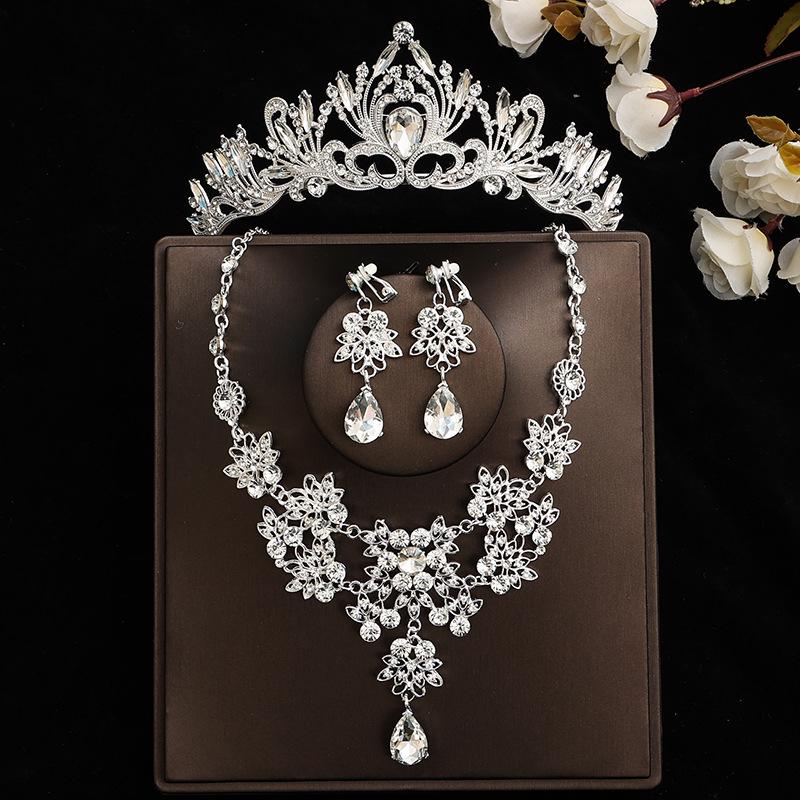 Ensemble Nuptial Féerique: Couronne, Collier & Boucles d'oreilles – Parfait pour un Mariage ou un Anniversaire