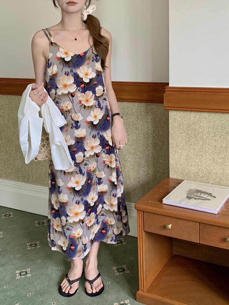 

Moonlit Lotus Pond Satin Spaghetti Strap Dress – Women s French V-Neck Faux Silk Dress L [85-100]