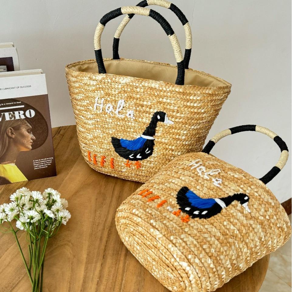 

New straw bag color matching embroidery cute duck beach bag large capacity hand-woven beach vacation travel bag 18 * 11 * 19, mouth 27