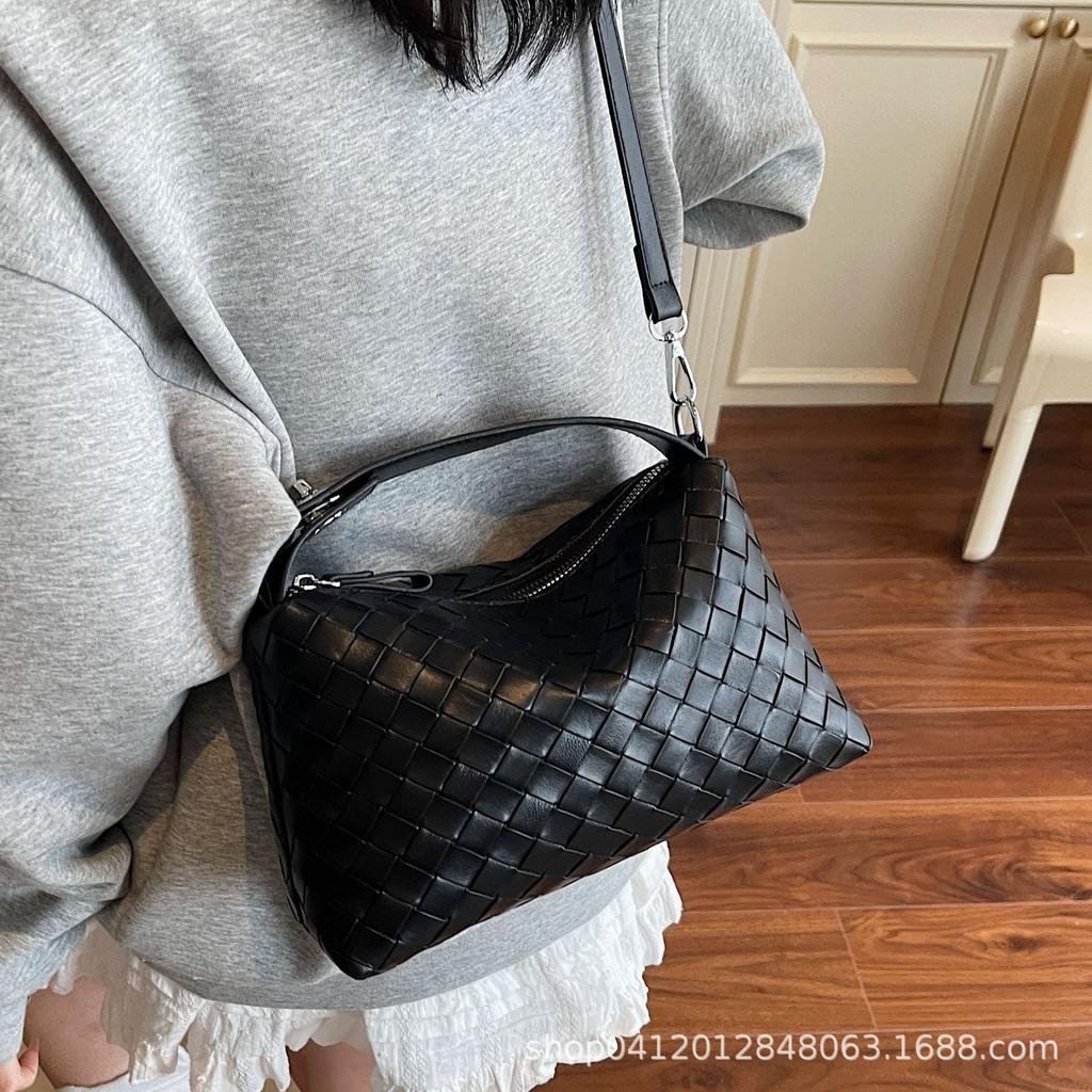 2025 summer new bag women's high-end sense niche hand carry woven pattern single shoulder underarm bag lunch box bag bucket bag