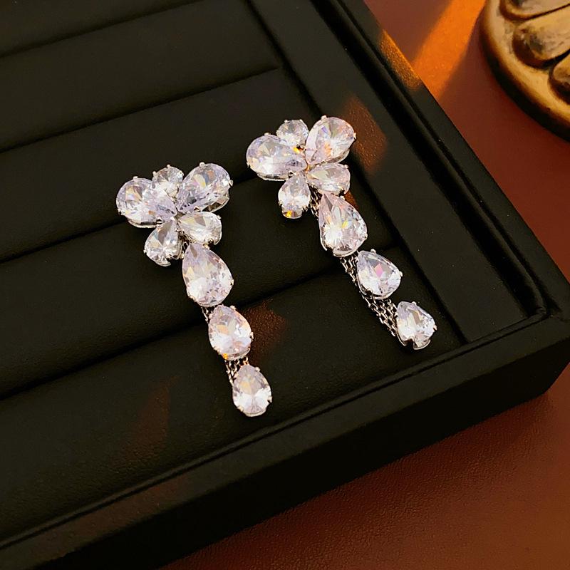 Exquisite Zircon Tassel Earrings: Sparkly, Versatile, Minimalist Design with Light Luxury Appeal.