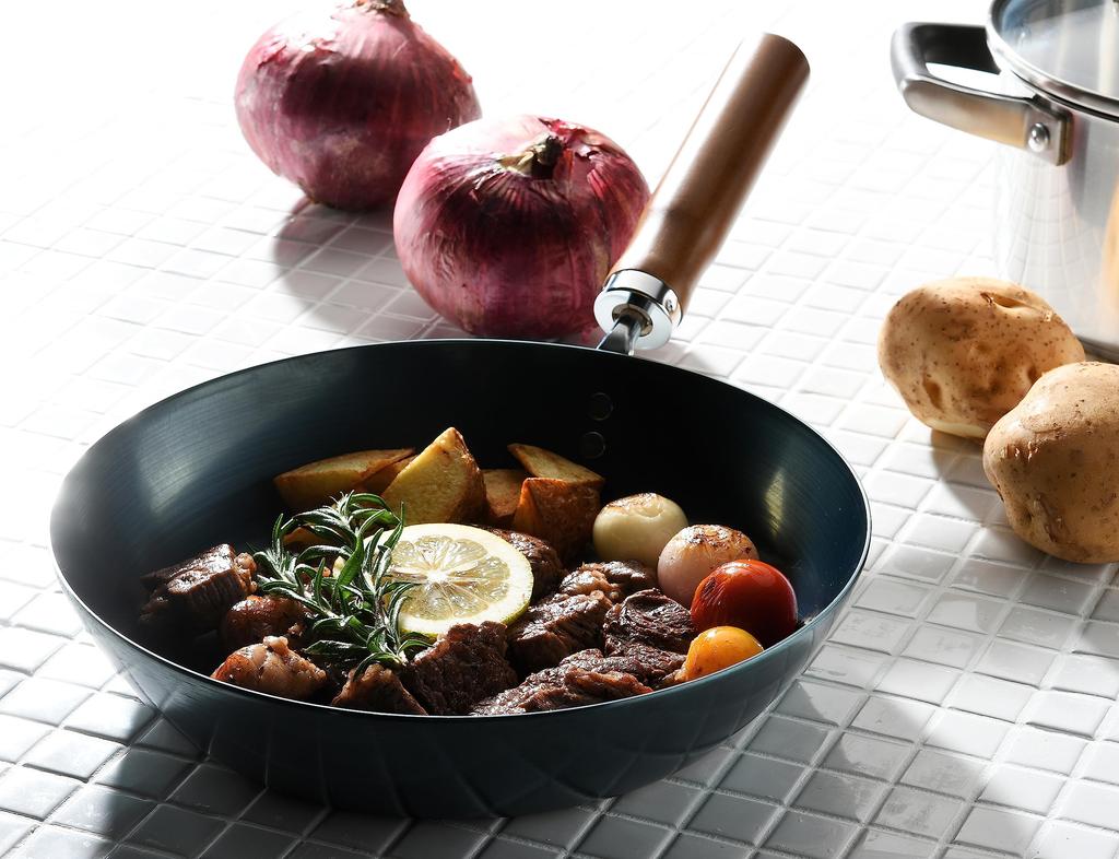 Kawabata Takisaburo Shoten Iron Frying Pan 26cm Made in Japan IH Compatible Gas Stove Compatible No Seasoning Required High Durability Wooden Handle