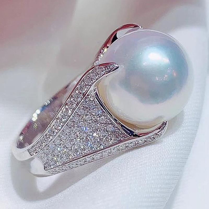 Huitan Luxury 4 Claws Setting Big Imitation Pearl Rings Women Wedding Party Temperament Accessories Fancy Gift Statement Jewelry