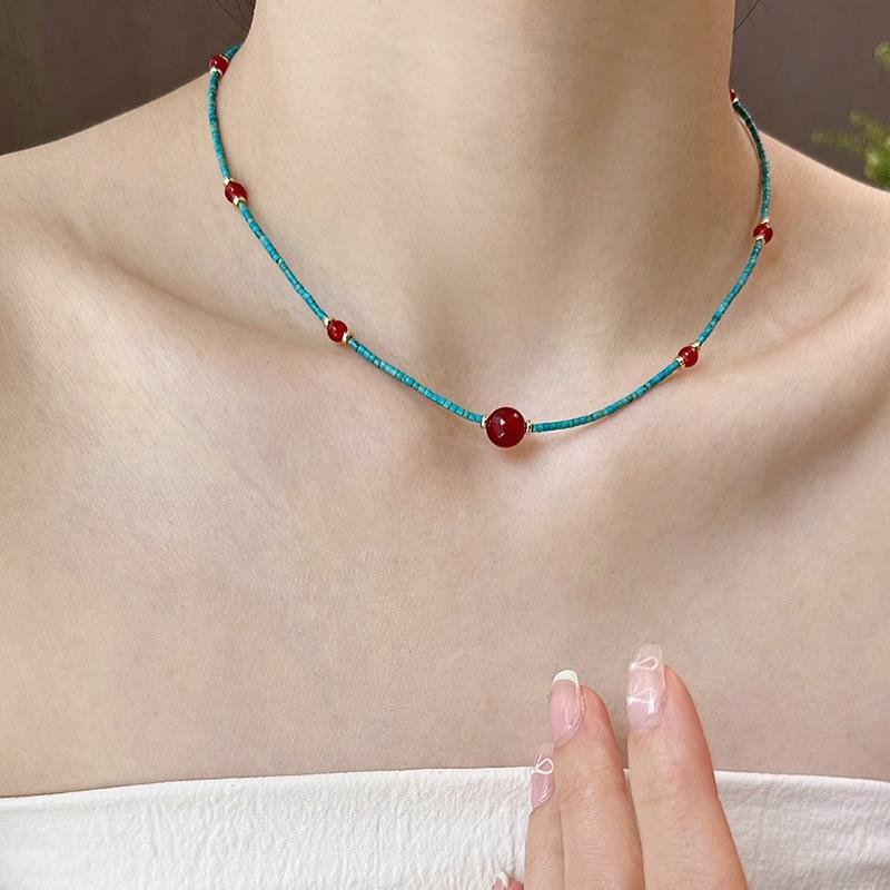 Brățară Stratificată cu Mărgele de Agat Roșu Turcoaz – Accente Aurii Bijuterii Boho de Protecție pentru Femei, Cadou Delicat