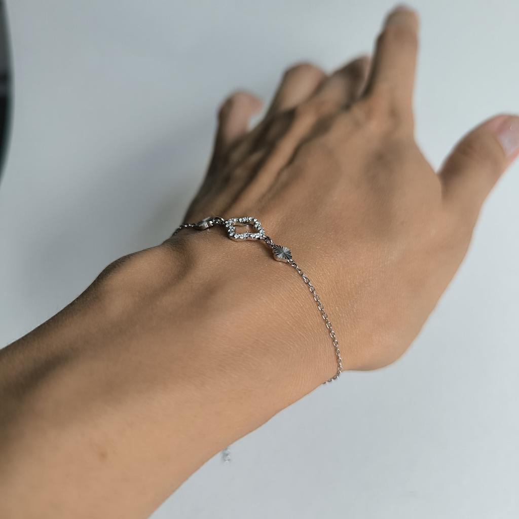 Серебряный браслет с фианитами, вес изделия 1,68 гр (2214809)