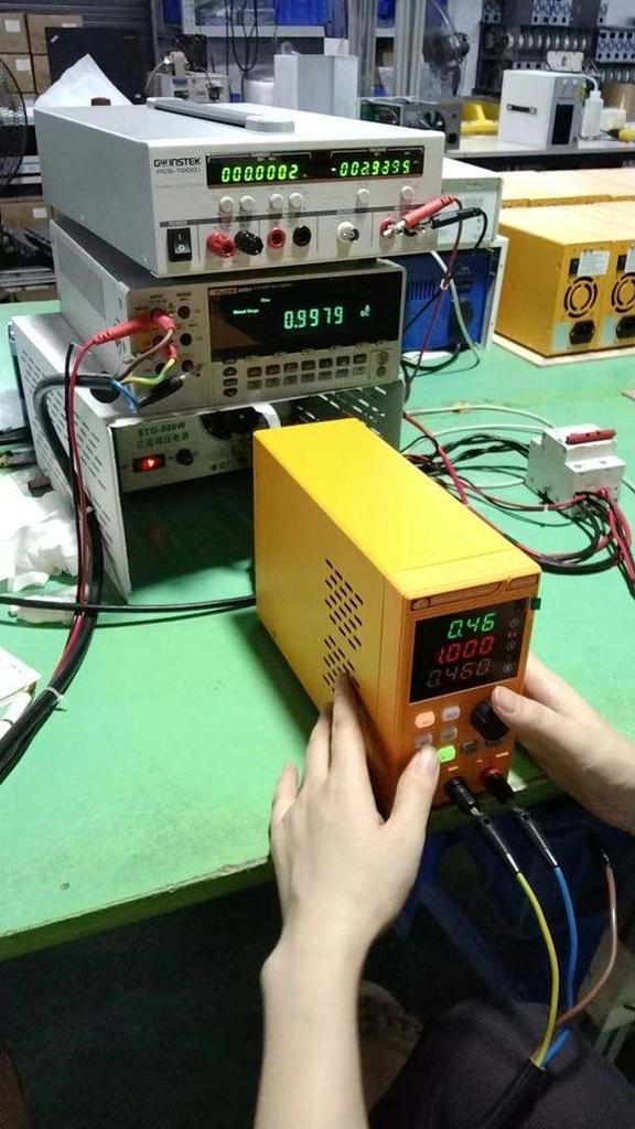 Rosfix Zasilacz Laboratoryjny AmpForce RAFEP-3210 32V 10A – Regulowane Napięcie i Prąd | Wysoka Precyzja | System Zabezpieczeń ROSFIX PROTECT