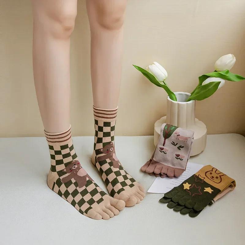 Nouveaux chaussettes mi-mollet respirantes absorbant la sueur à cinq doigts pour femmes, chaussettes à orteils séparés, chaussettes étudiantes mignonnes de dessin animé pour filles