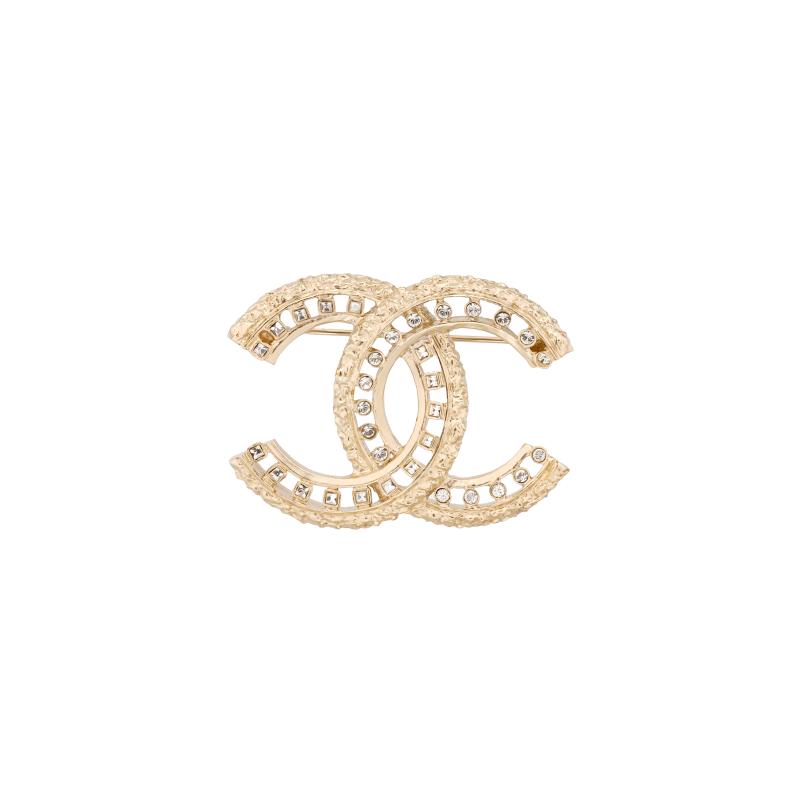 

CHANEL Fashion Classic Double C Logo Hollow Metal Brooch Women s Style золотий