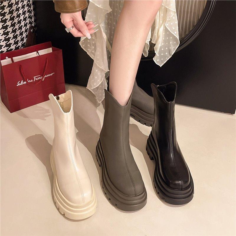In the Autumn and Winter of 2024, the New Korean Version of Short Boots with a V-shaped Mouth Is Simple and Thin, and the Zipper Thick Heel Medium Hee