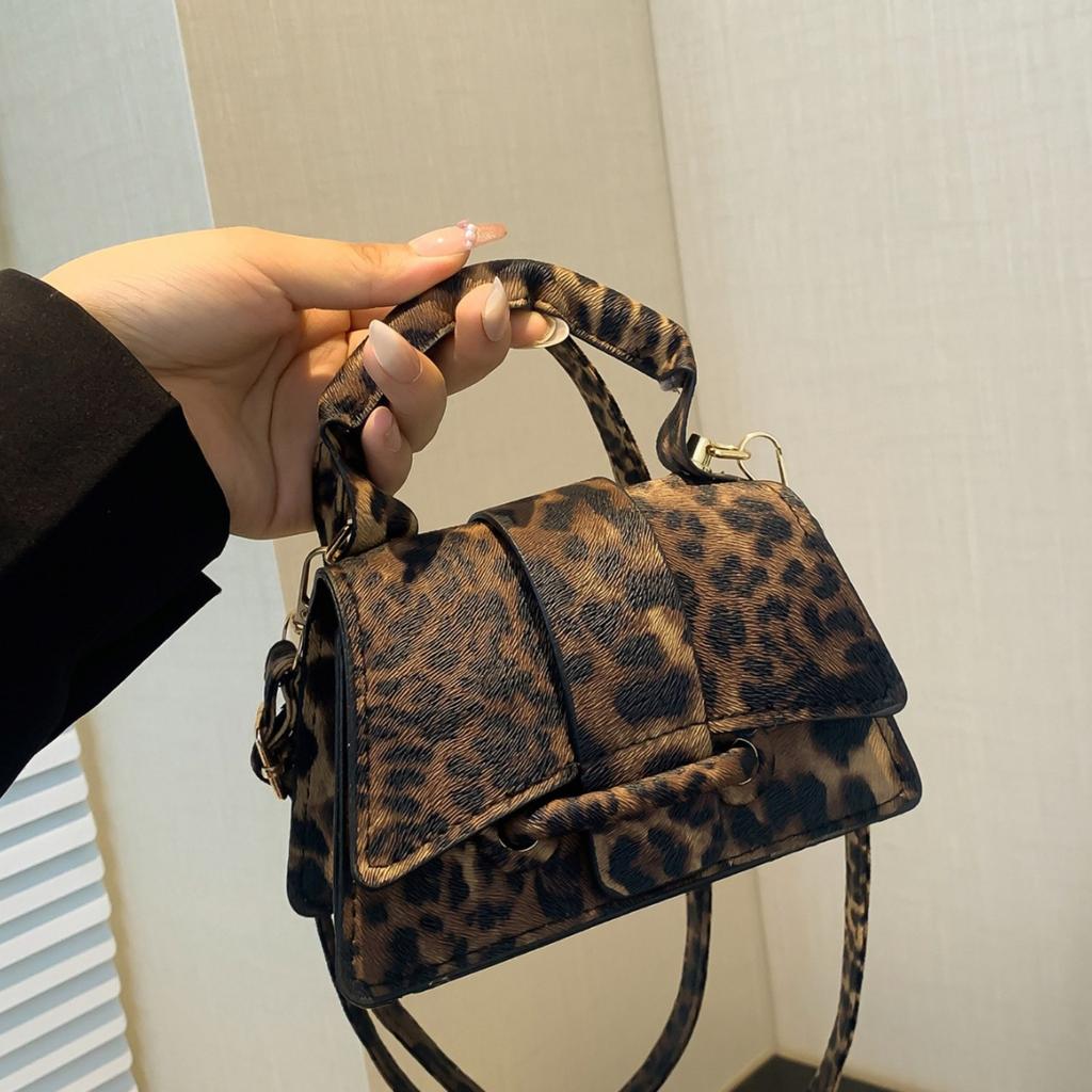 Retro And Stylish Small Square Handbag For Casual Crossbody