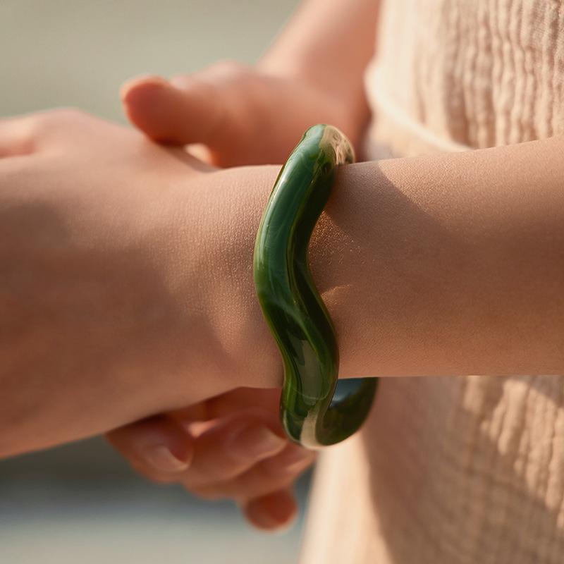 Fashion Unique Irregular Acrylic Cuff Bracelets for Women Simple Texture Multicolor Geometric Open Bangle Female Jewelry