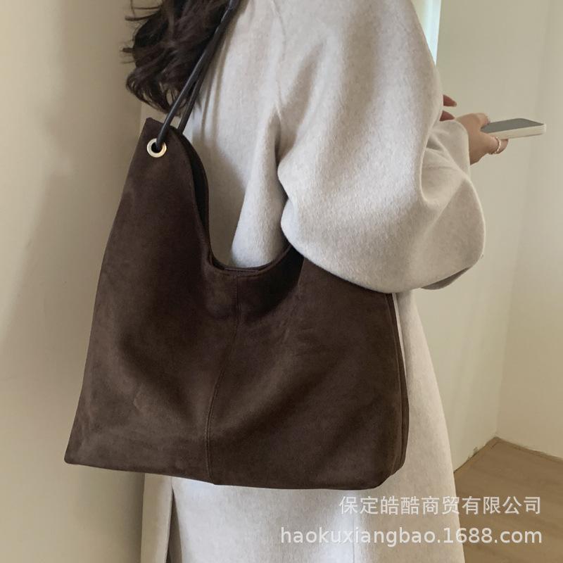 Commuter large-capacity tote bag women's 2025 new trendy autumn and winter high-end retro shoulder bag fashionable women's bag