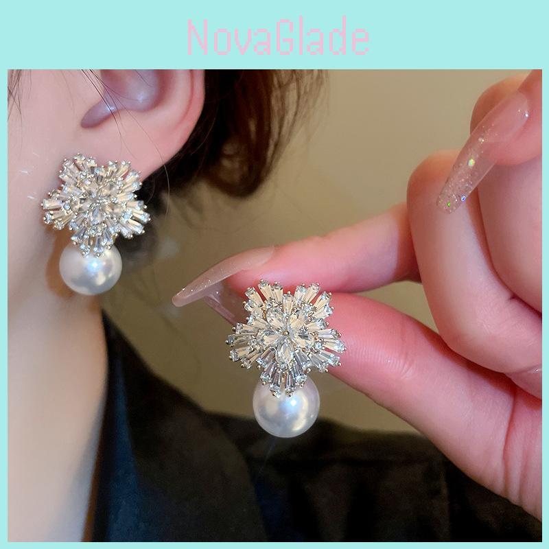 Stunning Pearl Earrings 2023 New Design Alloy Material Floral Style Shiny Diamond Pearl Earrings