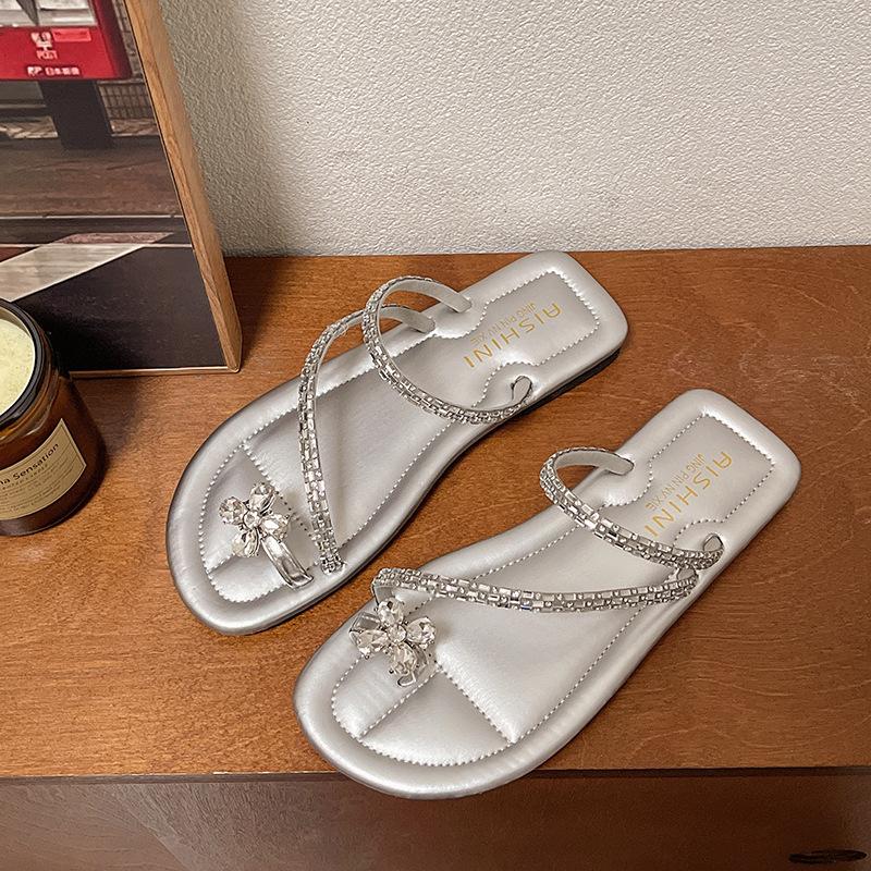 Flat Bottom Set of Toe Small Cool Slippers Women's 2025 New Summer Soft Bottom with Skirt Rhinestones Beautiful Seaside Sandals