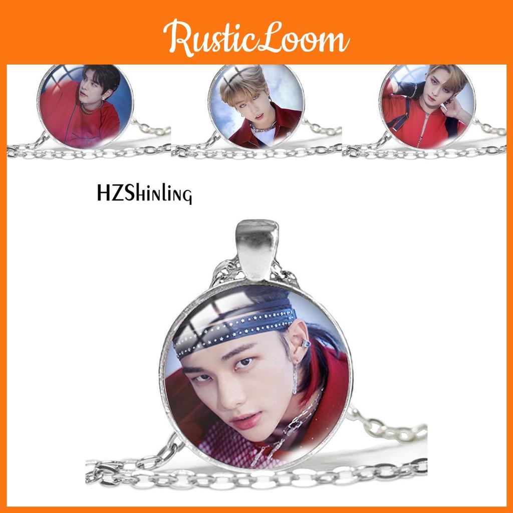 Colier cu pandantiv geometric inspirat de Stray Kids, cu design atemporal cu pietre prețioase pentru fani