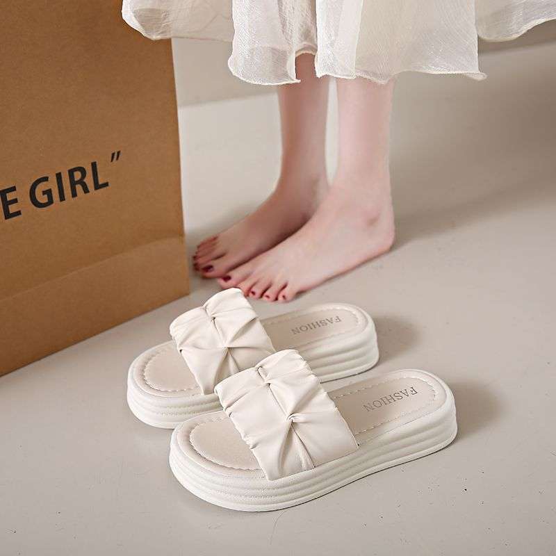 Slippers Women's 2025 New Summer Wear Flat Bottom Non-slip Ins Casual Fashion Super Fire Go Out Cool Slippers