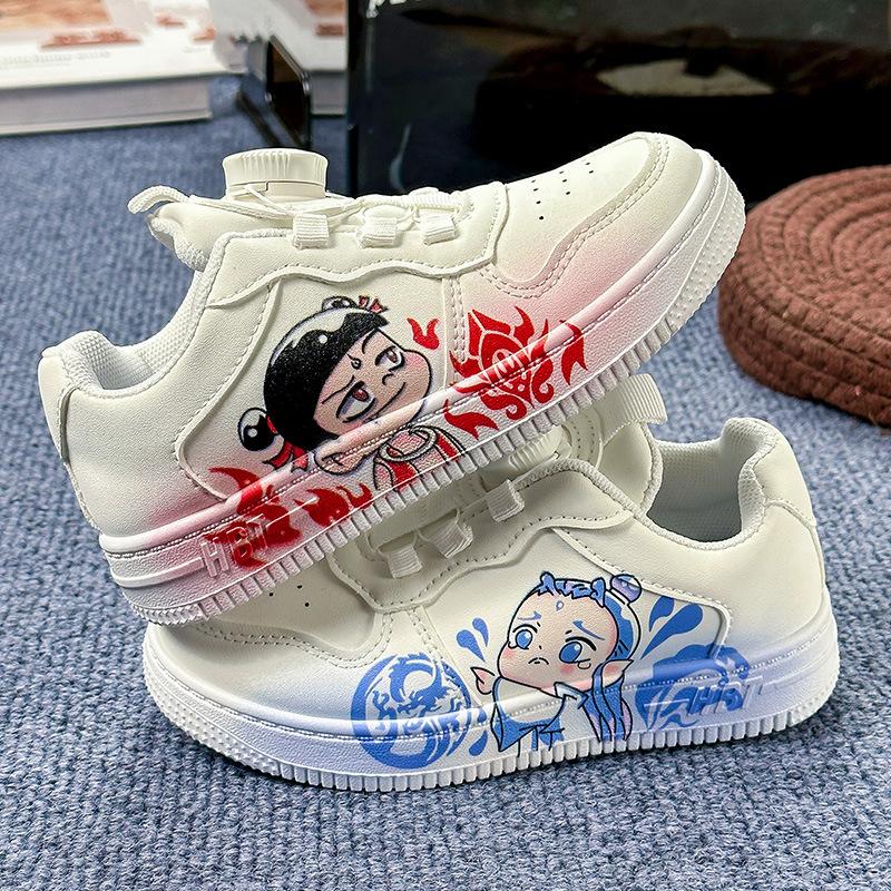 

Детские взрывные повседневные кеды Nezha Aobing 2025 весна и осень, для учеников начальной школы, кампусный стиль, мультяшные милые кеды на пуговицах 36