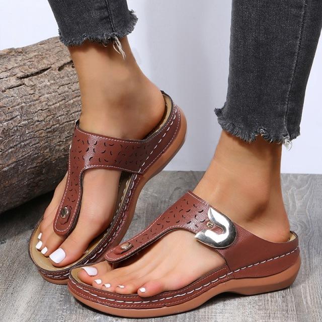 

Летние пляжные вьетнамки с металлической пряжкой, женская женская обувь в стиле ретро, ​​обувь на танкетке, туфли на платформе, сандалии на среднем каблуке, тапочки с пряжкой 42 коричневый