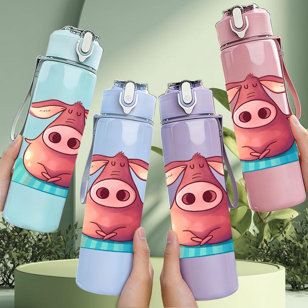 1PC Relaxed Pink Pig Cartoon 750ml Color Plastic Sports Water Bottle Leakproof Flip Straw Lid Suitable for Sports Office Home Use