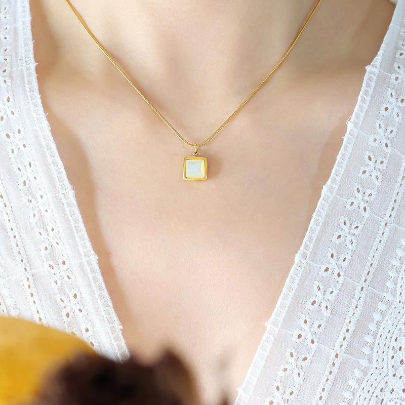 French Minimalist White Mother-of-Pearl Square Pendant Necklace, Niche Design, 18K Gold-Plated Titanium Steel.